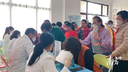 專家相伴，健康相隨——坡頭區社區成功舉辦大型愛心義診與營養健康咨詢活動